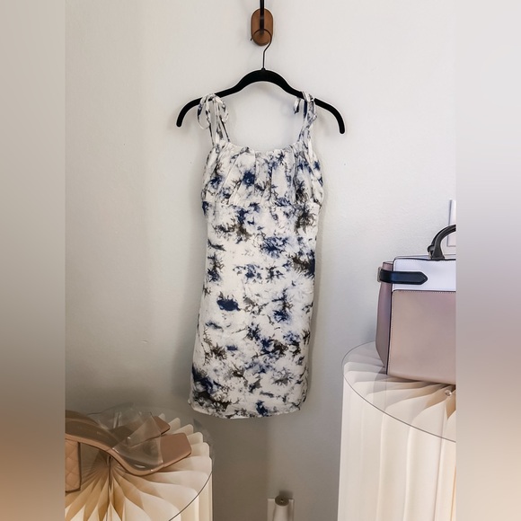 NWT Missguided White/Blue/Black Marbled Tie Shoulder Mini Dress - SIZE 0 - Picture 2 of 5